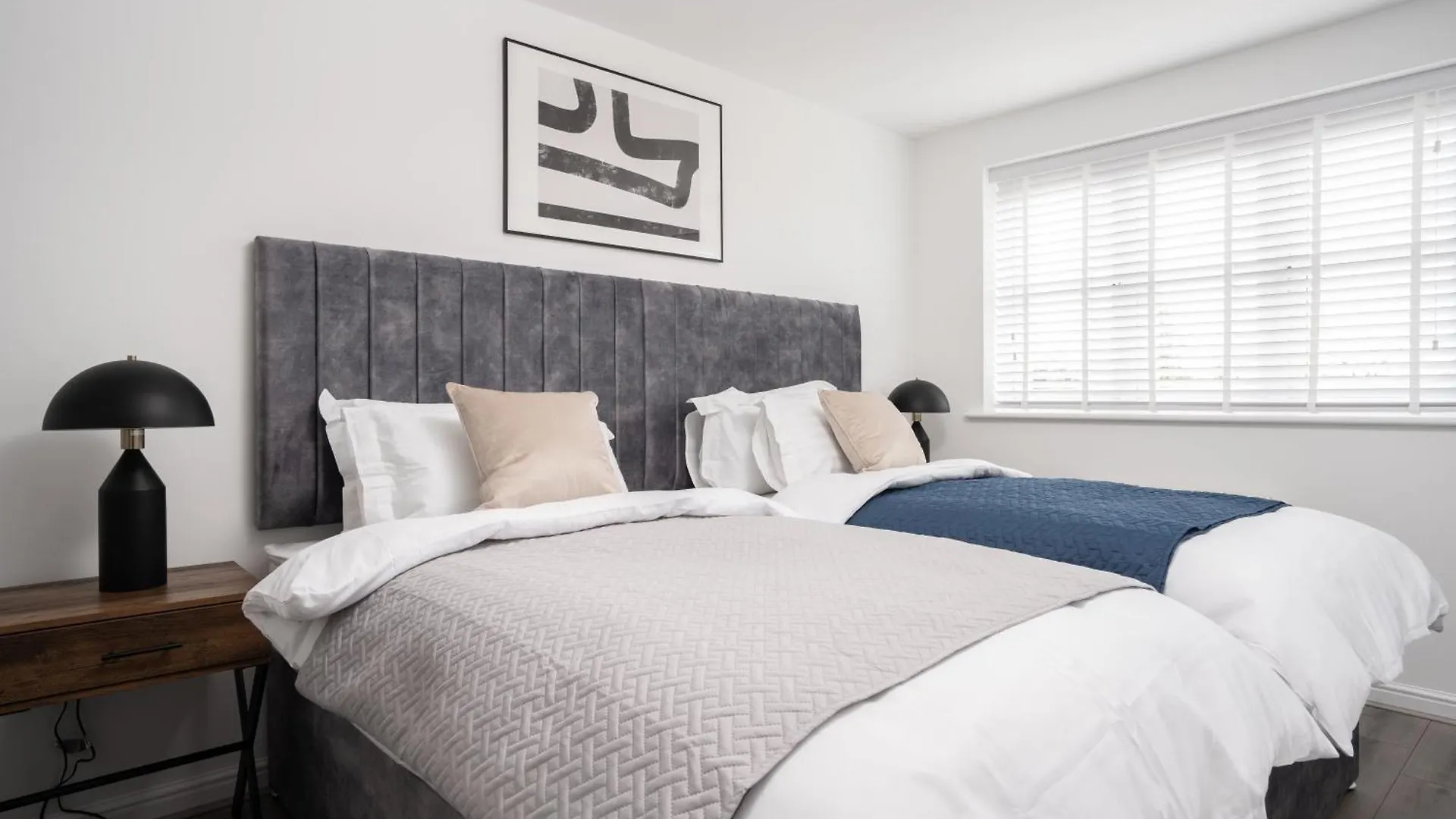 Freshly Renovated 4-Bed 3 Floors Free Parking Villa Liverpool United Kingdom