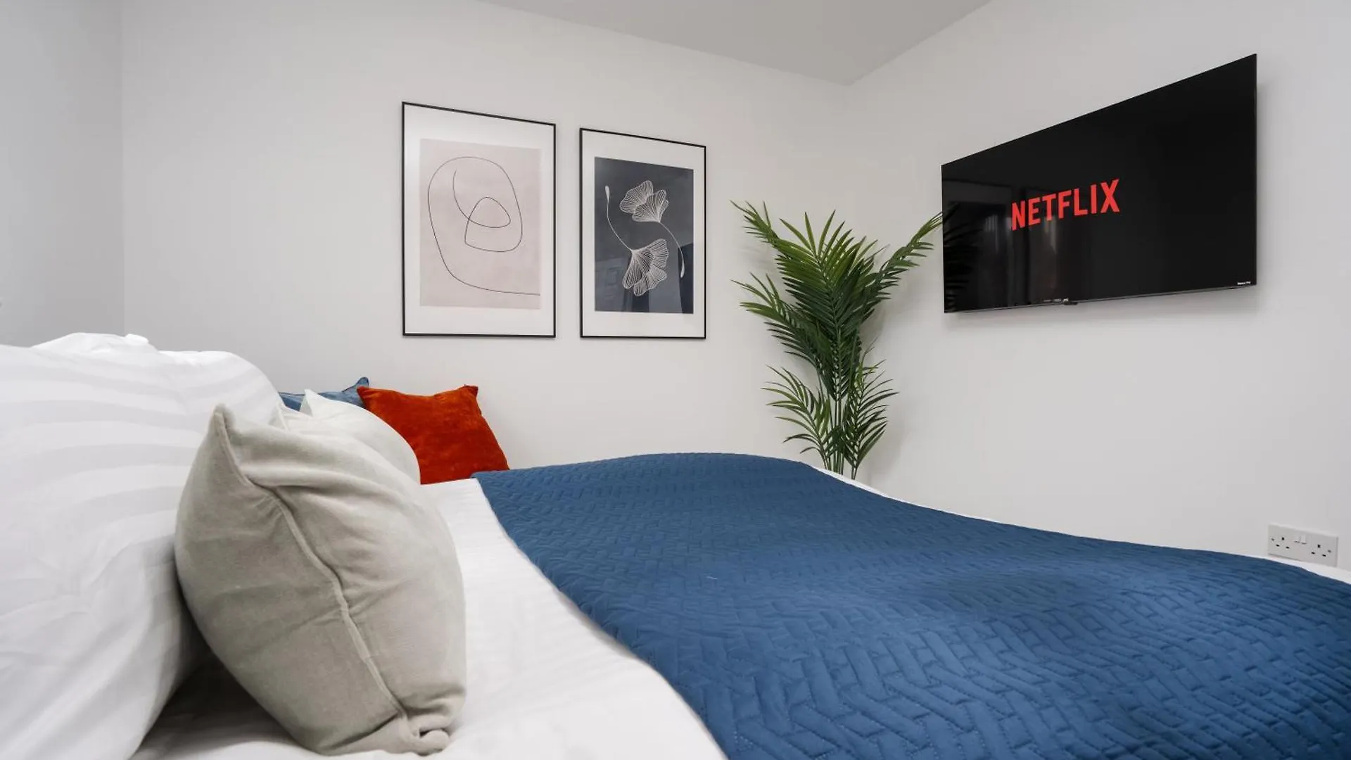 Freshly Renovated 4-Bed 3 Floors Free Parking Villa Liverpool 0*,  United Kingdom