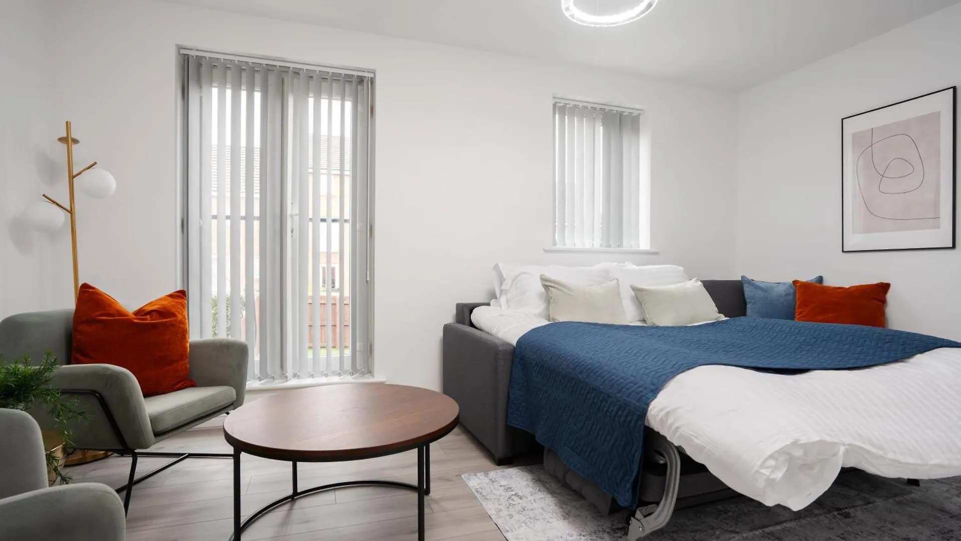 Freshly Renovated 4-Bed 3 Floors Free Parking Villa Liverpool Holiday home