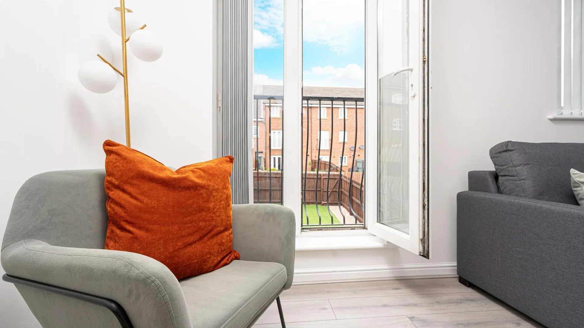 Holiday home Freshly Renovated 4-Bed 3 Floors Free Parking Villa Liverpool United Kingdom