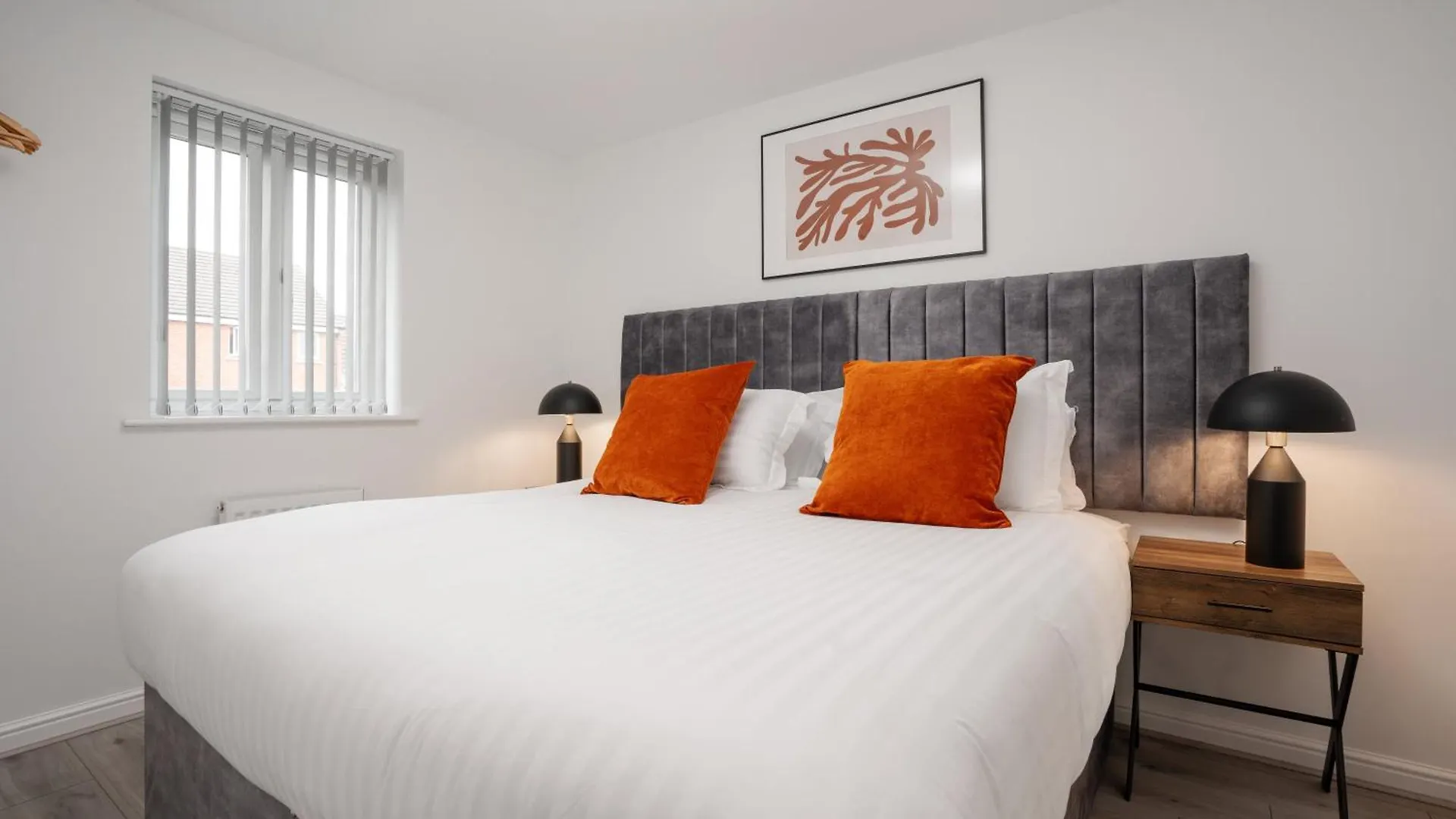 Freshly Renovated 4-Bed 3 Floors Free Parking Villa Liverpool 0*,  United Kingdom